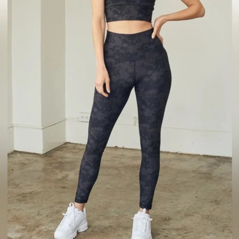 Workout Leggings - Yoga Pants - Asphalt Tie Die - Size Medium - NWT
